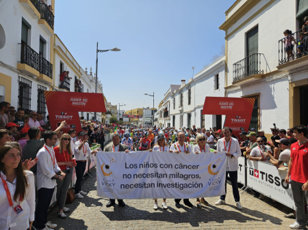 HISTÓRICA Y MULTITUDINARIA SALIDA DE LA VUELTA CICLISTA A ESPAÑA DESDE FUENTE DEL MAESTRE