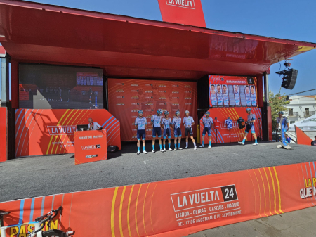 HISTÓRICA Y MULTITUDINARIA SALIDA DE LA VUELTA CICLISTA A ESPAÑA DESDE FUENTE DEL MAESTRE