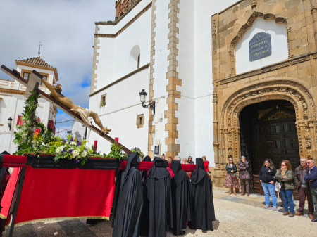 EL VIERNES SANTO COMENZÓ CON LA NOVEDOSA PROCESIÓN DEL MAYOR DOLOR Y EL CRISTO DE LA BUENA MUERTE
